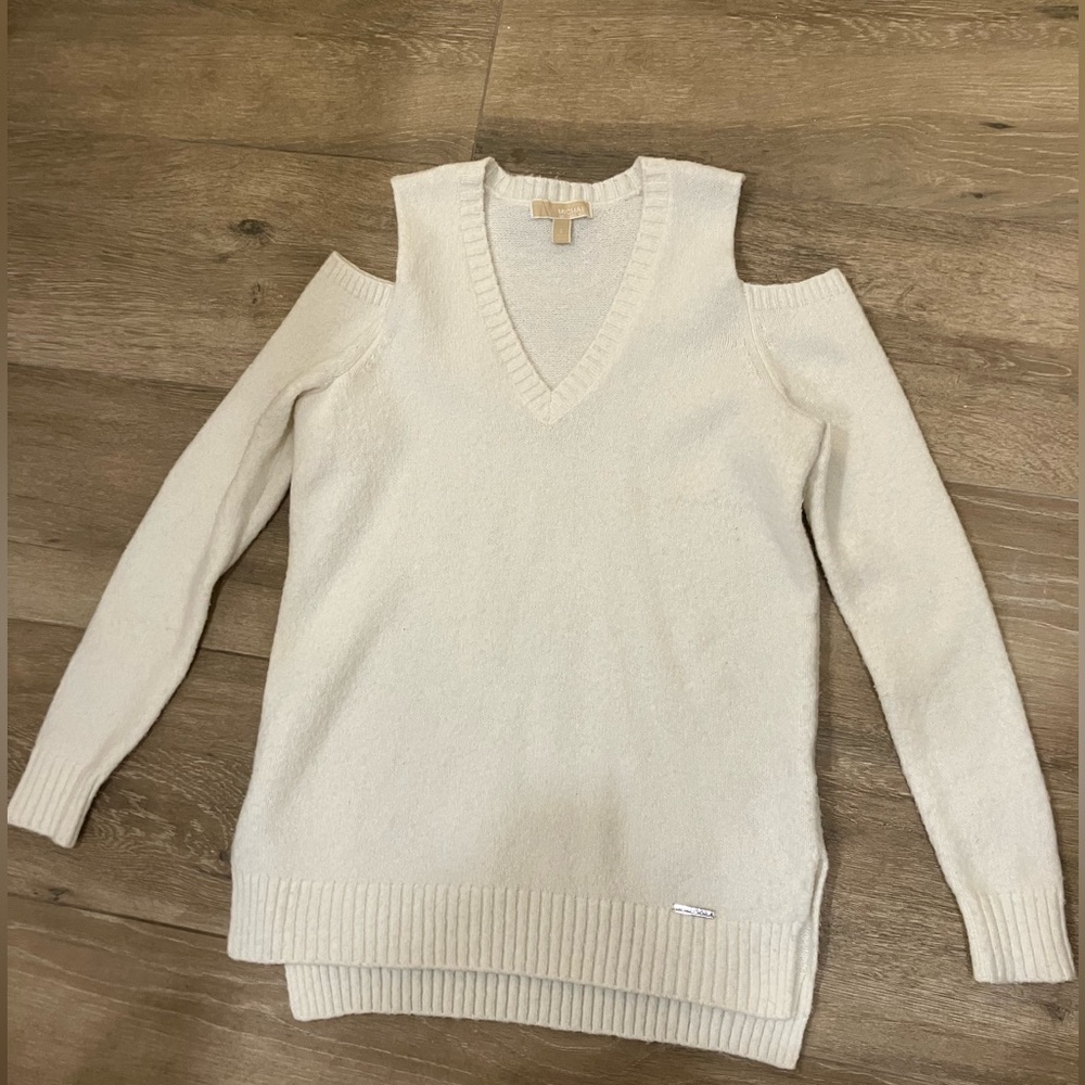 MICHAEL Michael Kors Cream Cold-Shoulder V-Neck Sweater